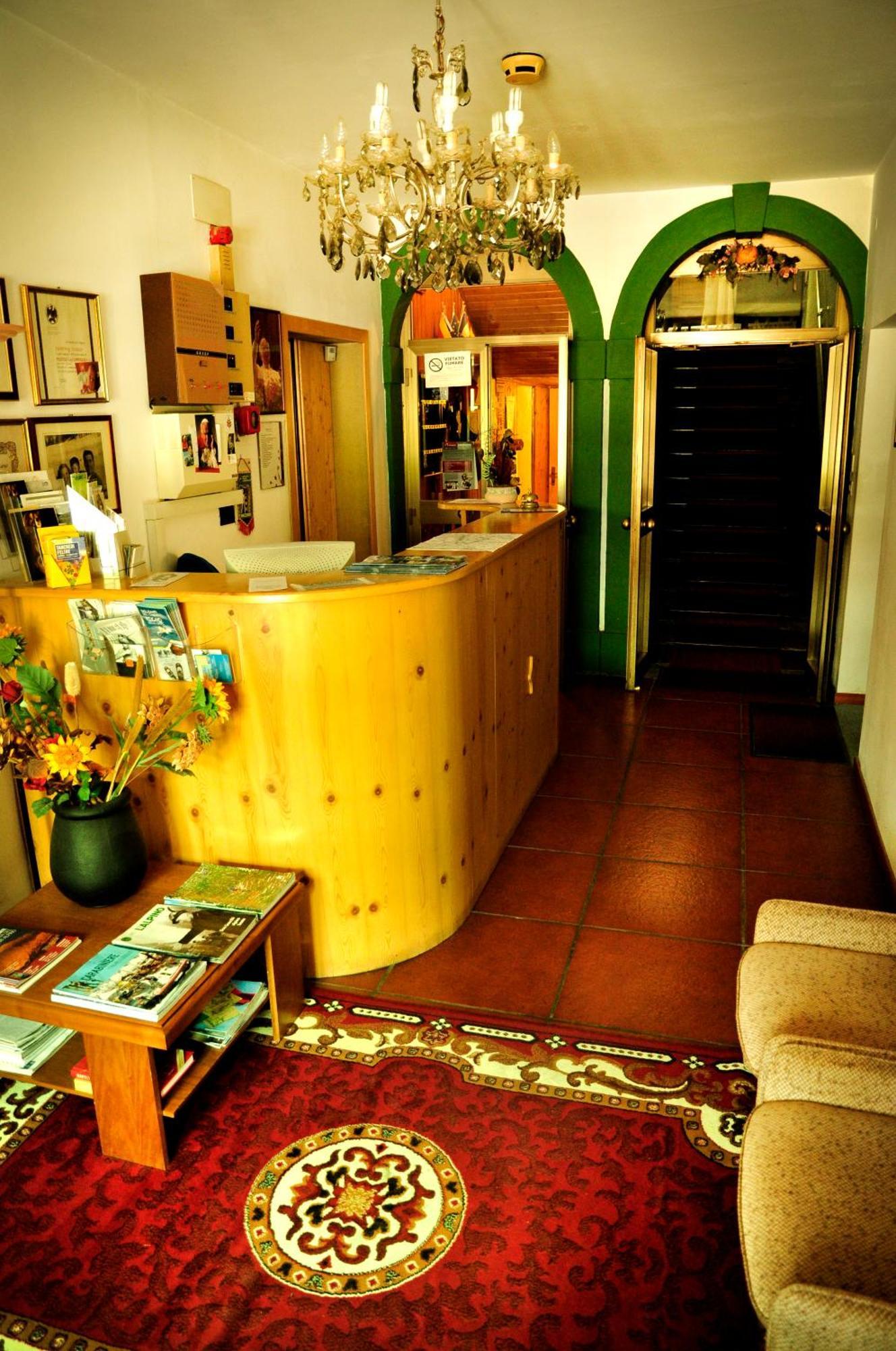 Albergo Trieste Lorenzago Di Cadore المظهر الخارجي الصورة